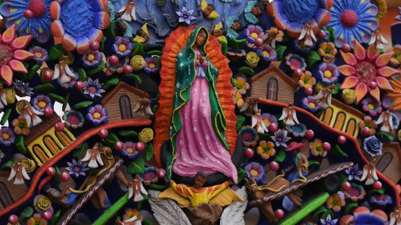 Artesanos mexicanos transforman barro en Árboles de la Vida admirados en el mundo Artesanos mexicanos transforman barro en Árboles de la Vida admirados en el mundo