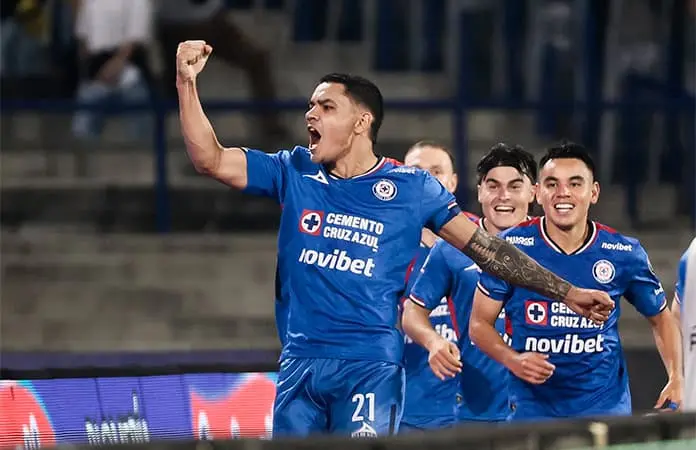 Cruz Azul remonta y vence al América