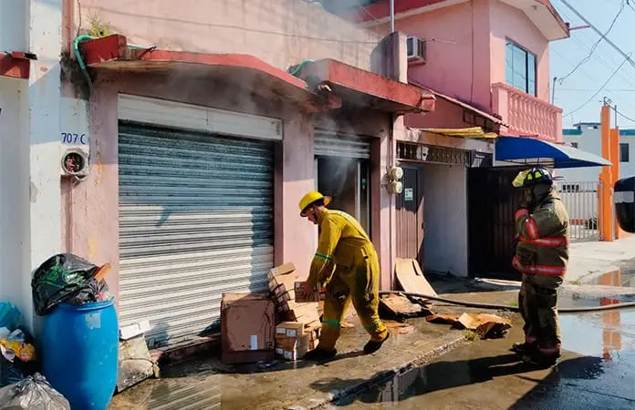 Incendio arrasa con una bodega
