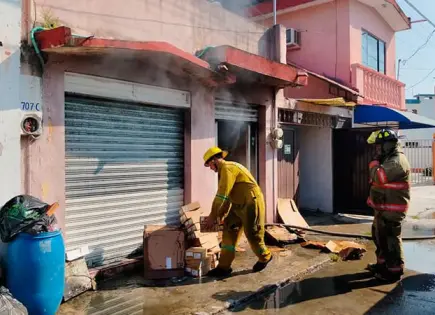 Incendio arrasa con una bodega