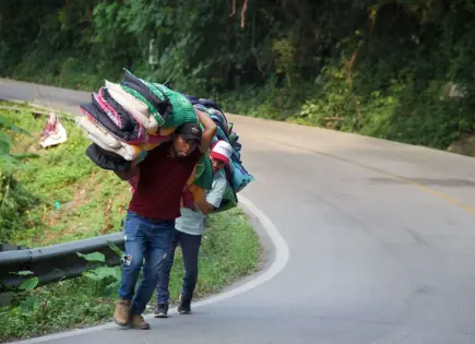 Morena entrega apoyo a afectados por lluvias en la Huasteca