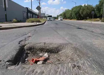 Salpican baches la ruta hacia Villa de Pozos Salpican baches la ruta hacia Villa de Pozos