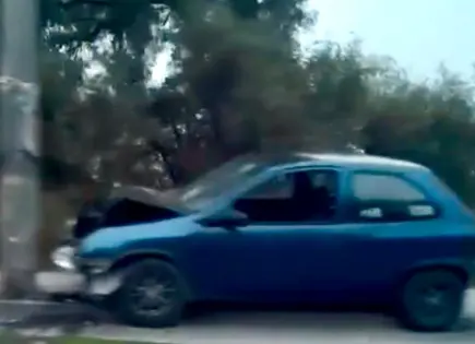Vehículo abandonado tras colisión en avenida San Miguel, Soledad