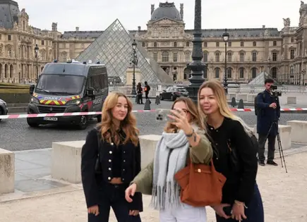 Audaz y veloz robo del Louvre