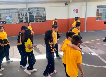 Campaña de donación de uniformes escolares