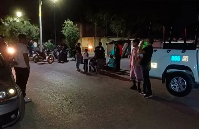 Choca motociclista contra automóvil