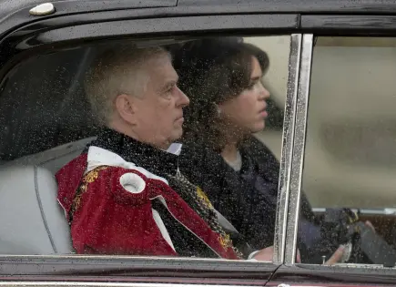 Príncipe Andrés renuncia a títulos reales tras escándalo con Jeffrey Epstein