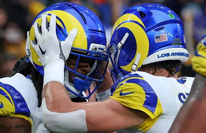 Rams embisten a los Jaguars