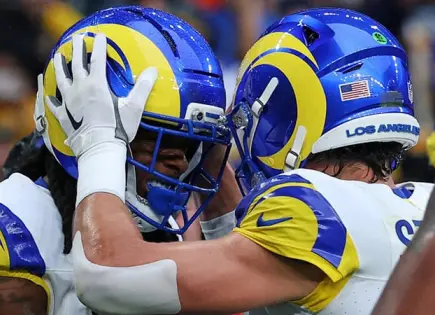 Rams embisten a los Jaguars