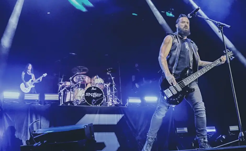 Skillet enciende el Pepsi Center con una revolución de fe y rock