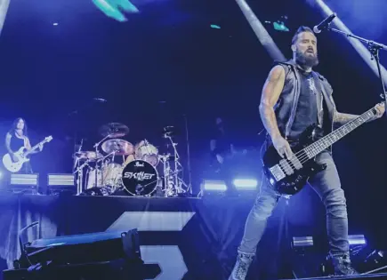 Skillet enciende el Pepsi Center con una revolución de fe y rock