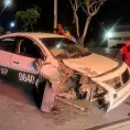 Taxi acaba inservible en un accidente vial