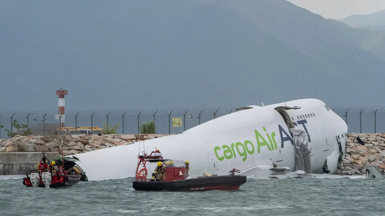 Tragedia en Hong Kong: Avión de carga Emirates se estrella al aterrizar