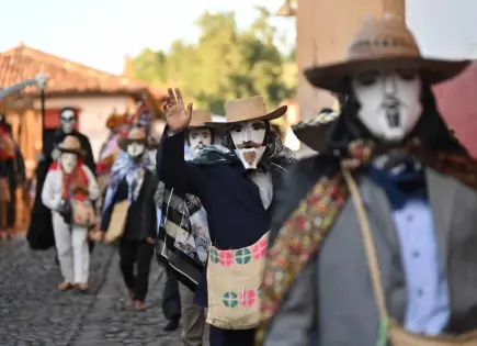 Pátzcuaro vibra con el Xantolo: música, color y tradición