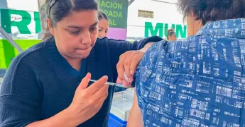 Llaman a vacunarse vs. influenza; protege de la supergripe: Ssa