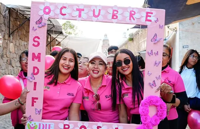 Realizan recorrido rosa en el Pueblo Mágico
