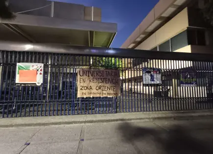 Toman estudiantes la Facultad de Derecho de la UASLP tras denuncia por violación