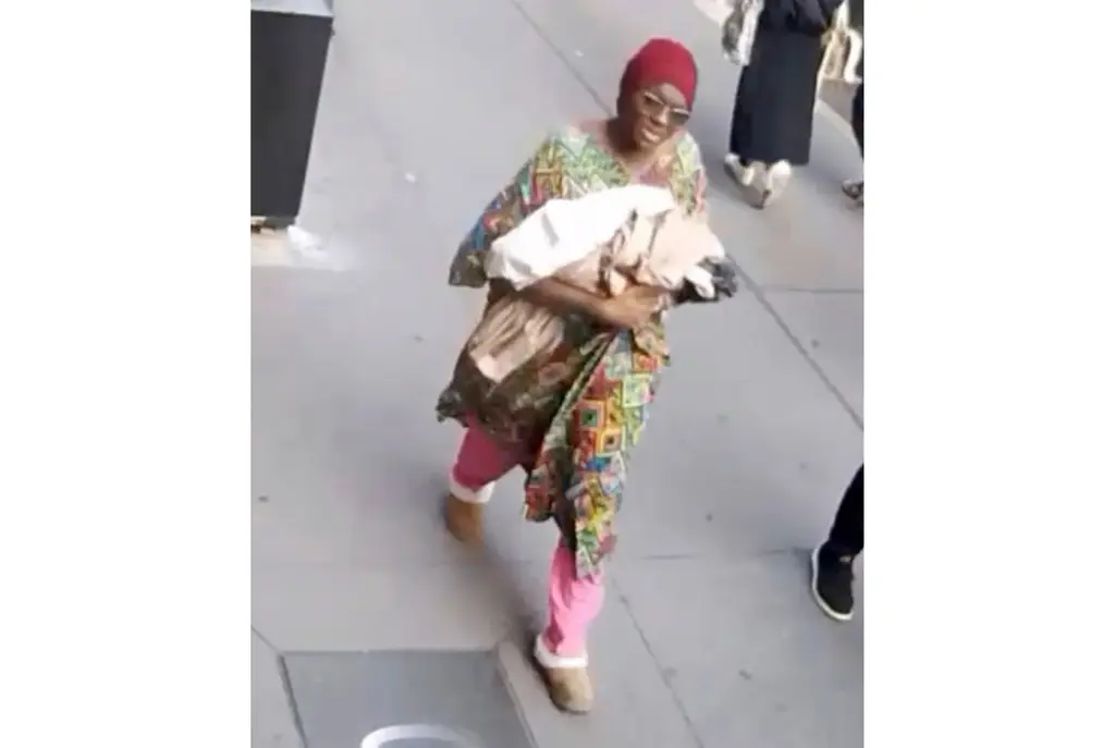 Arrestan a madre por abandonar bebé en estación de metro de Nueva York