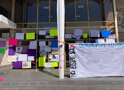 Comunidad universitaria rechaza llamados a la renuncia del rector