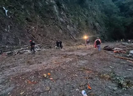 Explosión de pipa paraliza tránsito en tramo Xilitla-San Juan del Río Explosión de pipa paraliza tránsito en tramo Xilitla-San Juan del Río