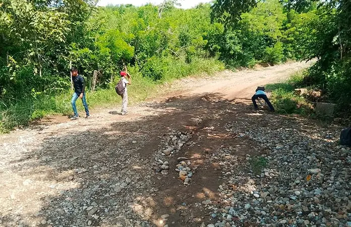 SICT repara 18 caminos afectados en la Huasteca