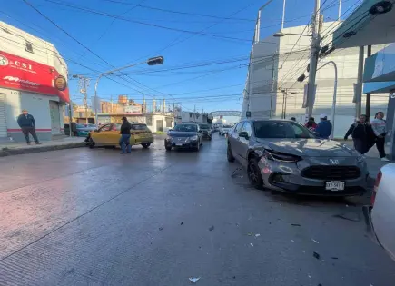 Choque en cruce de Nicolás Zapata deja cuantiosos daños