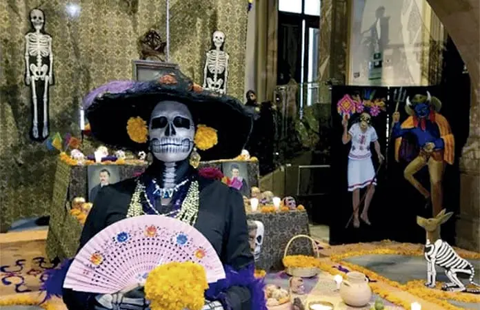 Altar de muertos EN EL MUSEO NACIONAL DE LA MÁSCARA