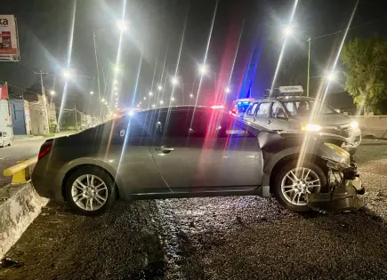 Aparatoso choque en carretera a Rioverde