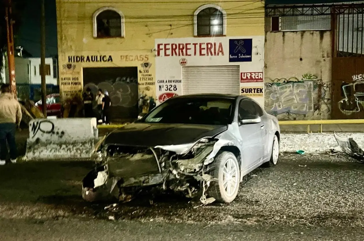 Aparatoso choque en carretera a Rioverde