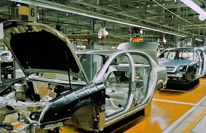 Cierre de año complicado ve el sector automotriz