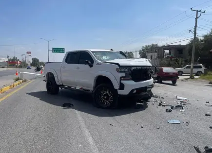 Cuantiosos daños en choque de vehículos rumbo a Zacatecas