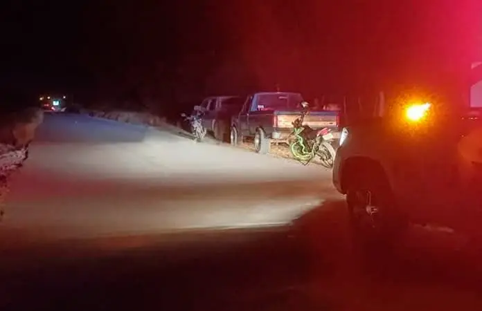 Menor cae de un camión