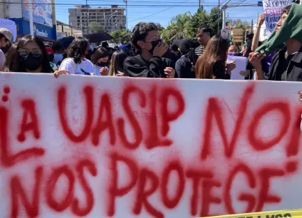 Ante intromisiones, sugiere UASLP a estudiantes cautela en marchas Ante intromisiones, sugiere UASLP a estudiantes cautela en marchas