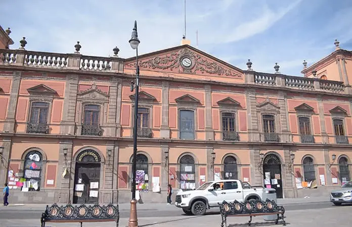 Asestan a la UASLP nuevo revés