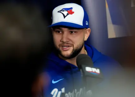 Bo Bichette regresa tras lesión y debuta en segunda base en la Serie Mundial