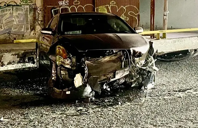 Chocan dos autos en carretera a Rioverde