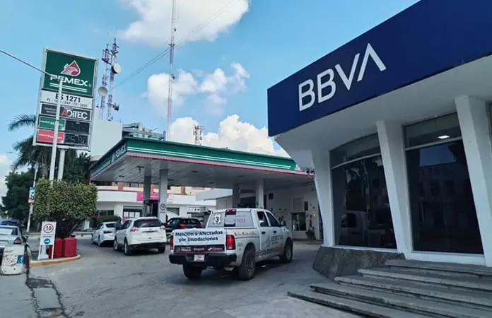 Daños a línea de Internet colapsa bancos y gasolineras