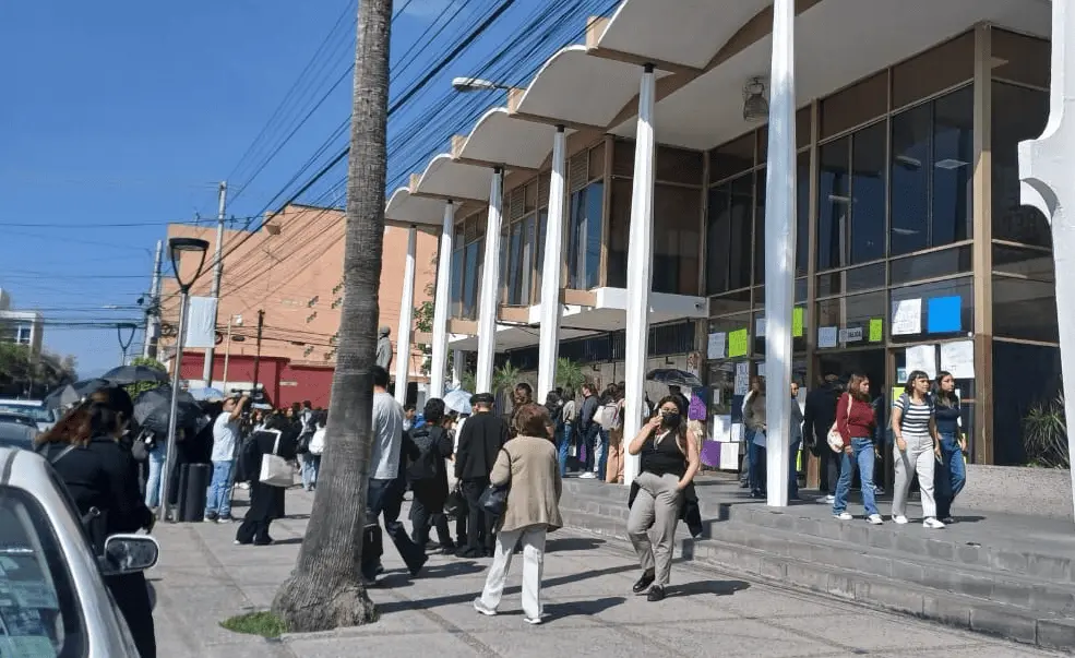 Docentes piden a Zermeño respetar Estatuto para relevo de Derecho