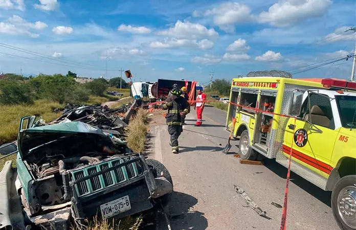 Fallece mujer en aparatoso percance carretero