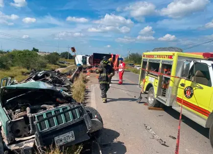 Fallece mujer en aparatoso percance carretero