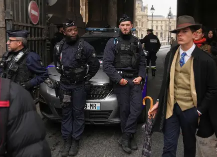 Pedro, el misterioso adolescente del Louvre con Fedora