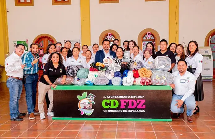 Arrancan campaña Potosinos abrigando corazones