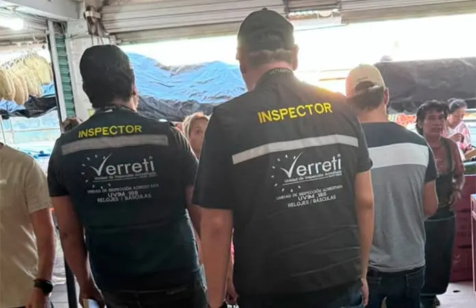 Detectan locatarios inspectores piratas