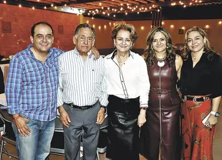 FESTEJA SU CUMPLEAÑOS