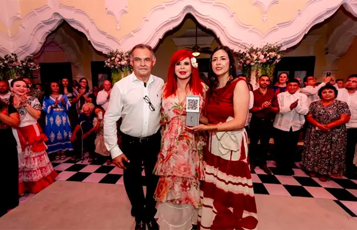 Hermana de Layda Sansores genera controversia con show musical en Campeche