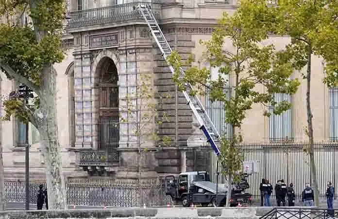 Montacargas, estrella en redes tras robo de joyas