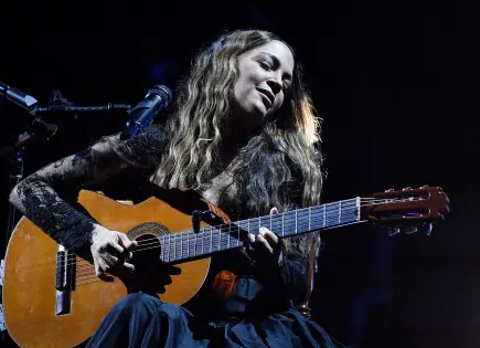 Rolling Stone elige a Kevin Kaarl y Natalia Lafourcade en los mejores álbumes de 2025