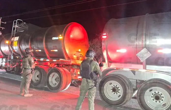 Aseguran tráilers y tequila robado