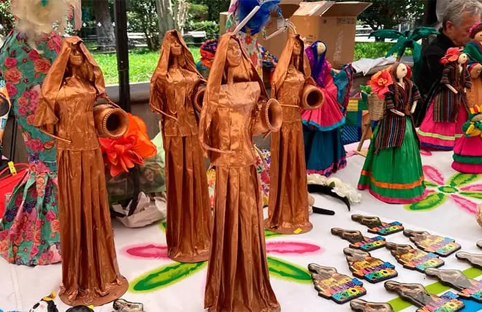 Comercializan artesanías de Villa de Pozos