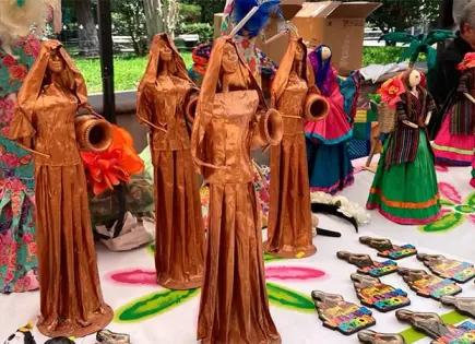 Comercializan artesanías de Villa de Pozos